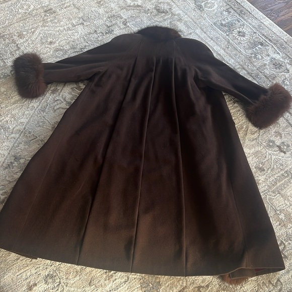 Elegant Brown Fox Fur-Trimmed Women's Cashmere Coat - Picture 10 of 11